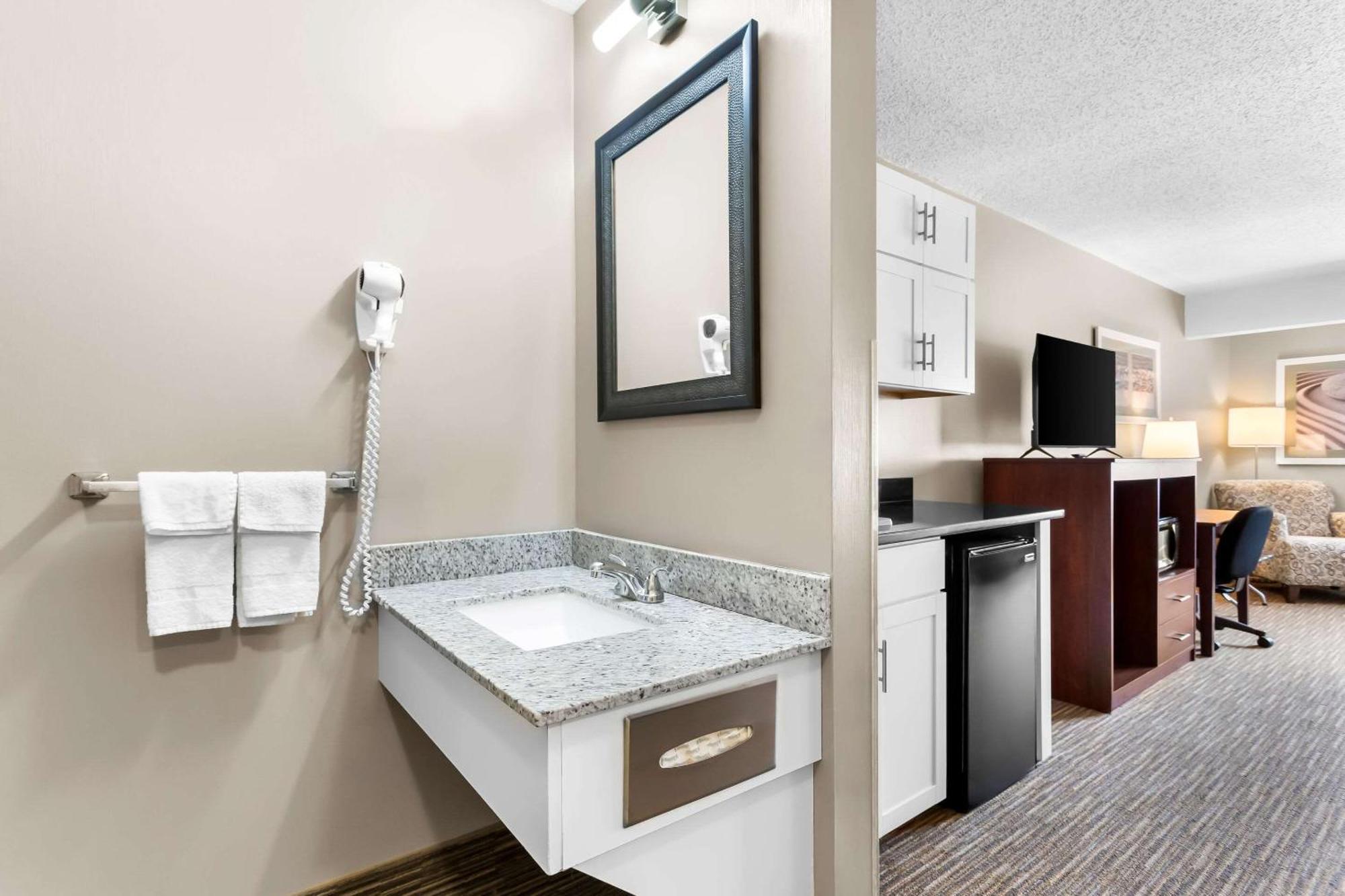 Quality Inn & Suites ゴーラム エクステリア 写真