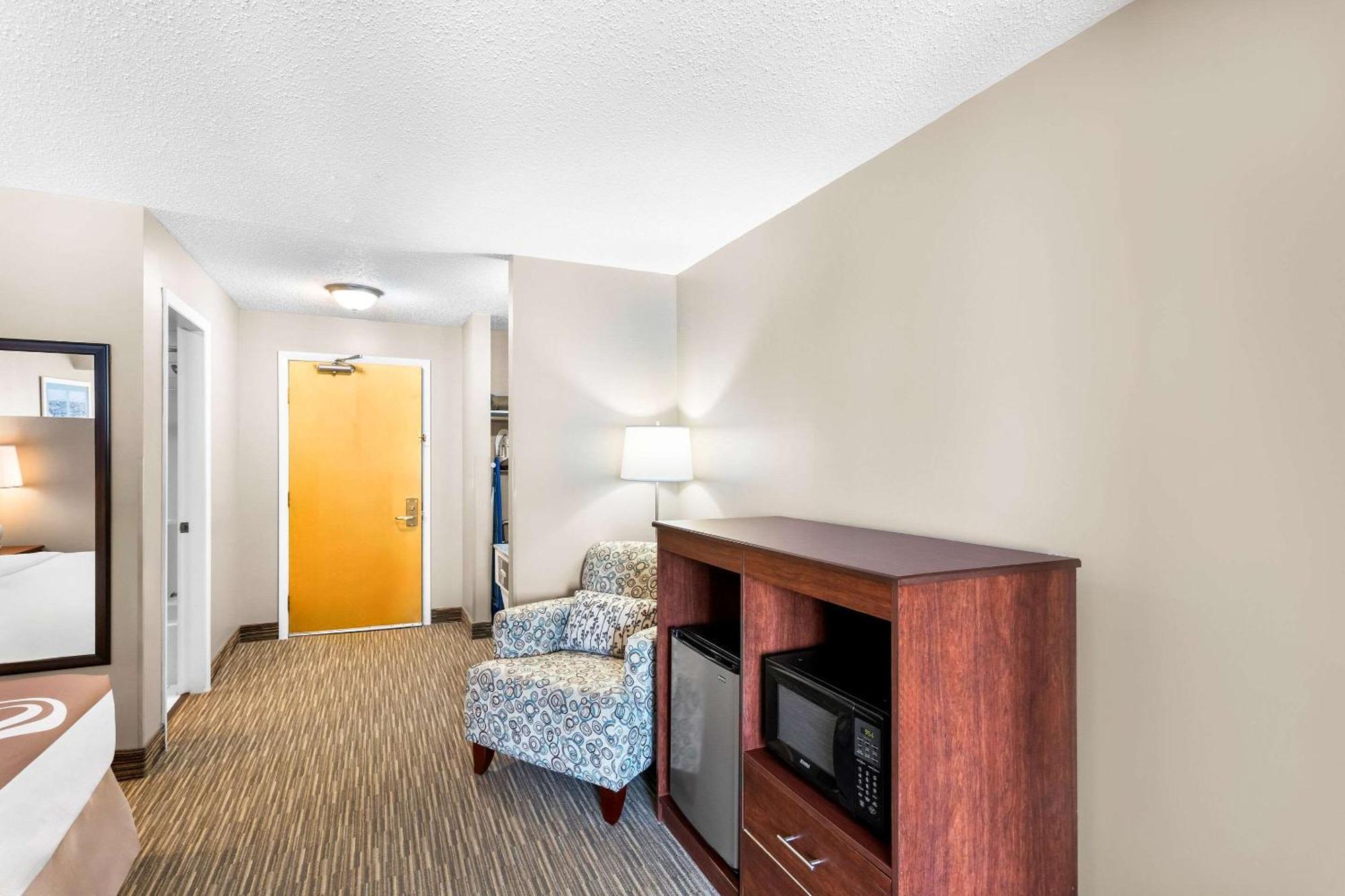 Quality Inn & Suites ゴーラム エクステリア 写真