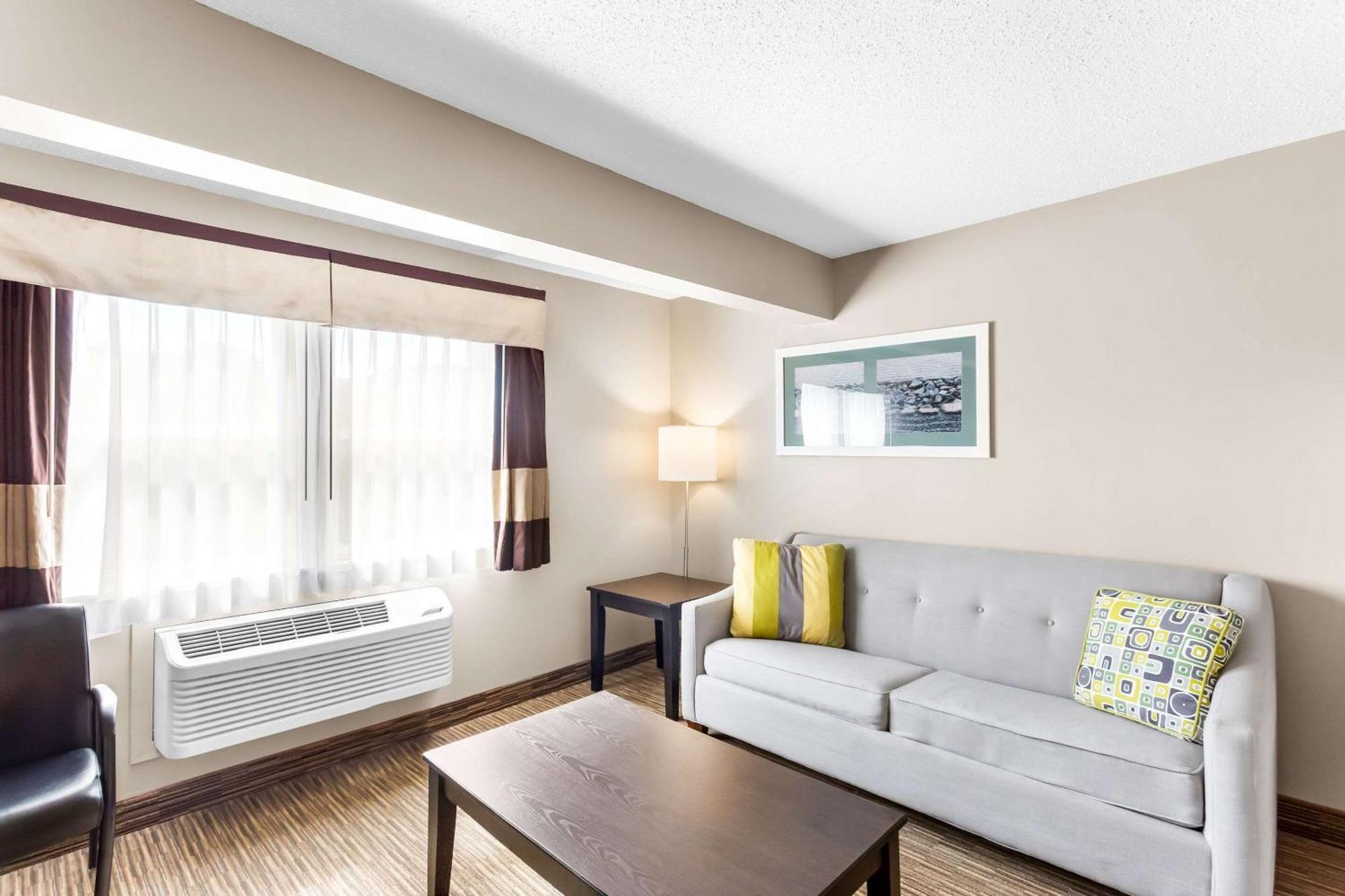 Quality Inn & Suites ゴーラム エクステリア 写真