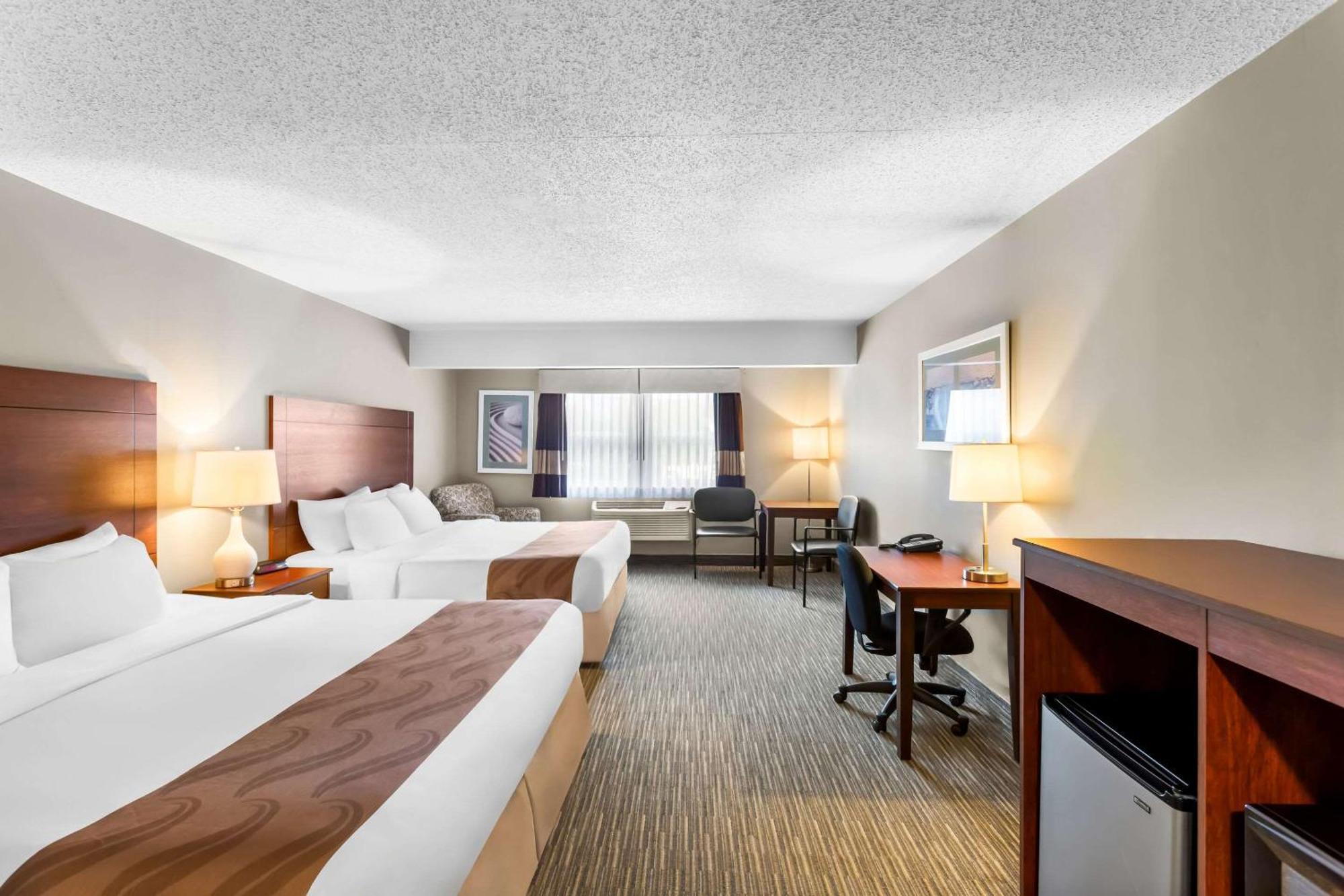 Quality Inn & Suites ゴーラム エクステリア 写真
